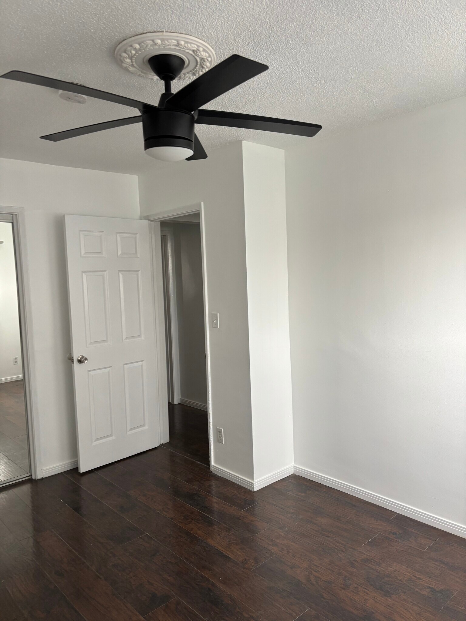 Building Photo - 1639 W 80th St