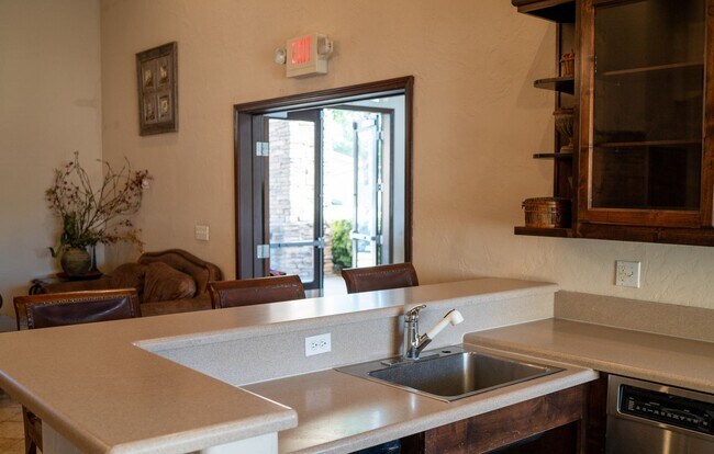 Building Photo - Ground floor spacious 2 Bedroom Condo near pool and gym