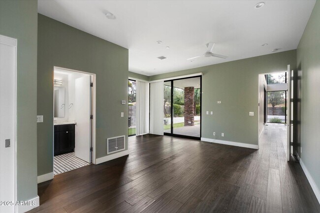 Building Photo - 4525 N 36th Way