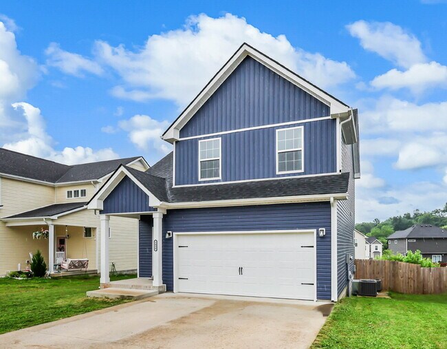 Building Photo - Beautiful modern home less than 2 years old