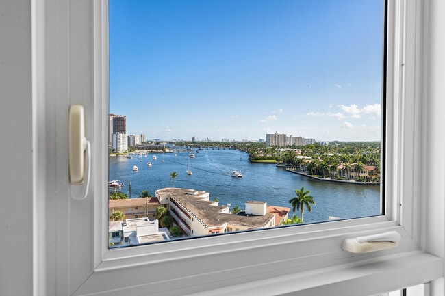 Building Photo - 401 N Birch Rd