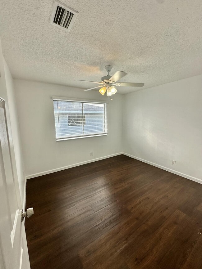 Building Photo - 108 E Tiffany Dr