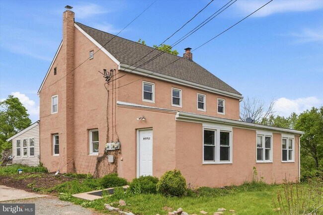Building Photo - 847 Faust Rd