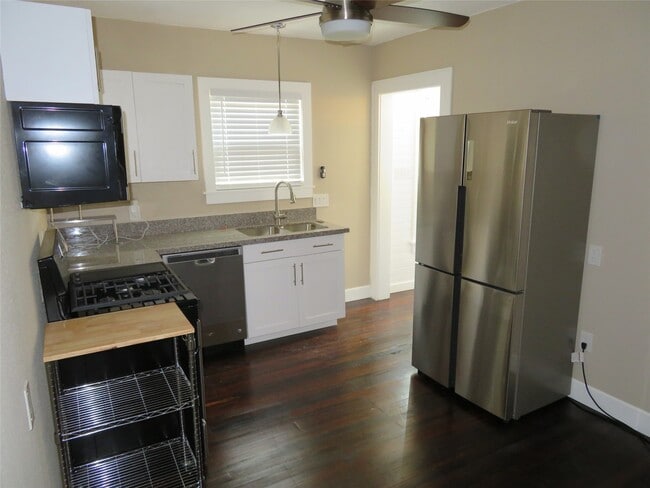 Building Photo - 12 Greenwood St