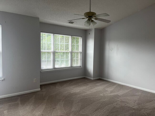 Building Photo - 127 Cirrus Ct