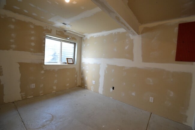Building Photo - Newly Remodeled 3 Bedroom!