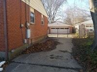 Building Photo - 9812 Saturn Dr