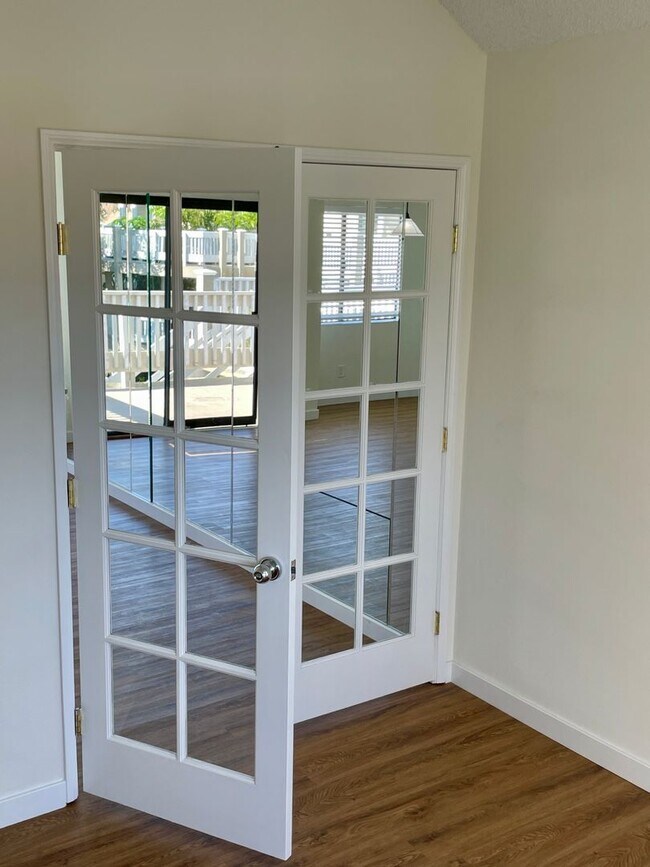 Building Photo - Welcome to Coastal Living at Its Finest!