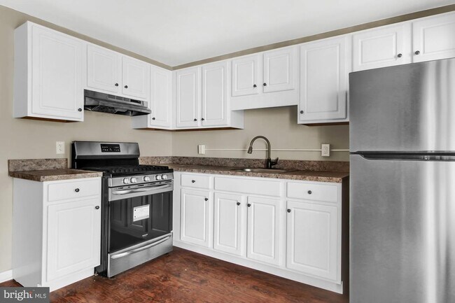 Building Photo - 1466 S 13th St