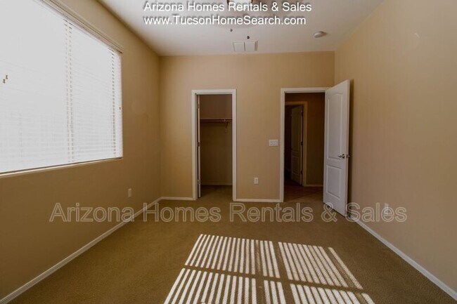 Building Photo - 732 West Camino Tunera