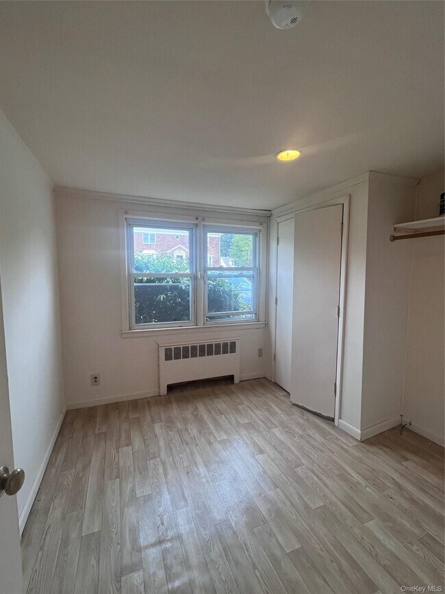Building Photo - 348 E Beech St