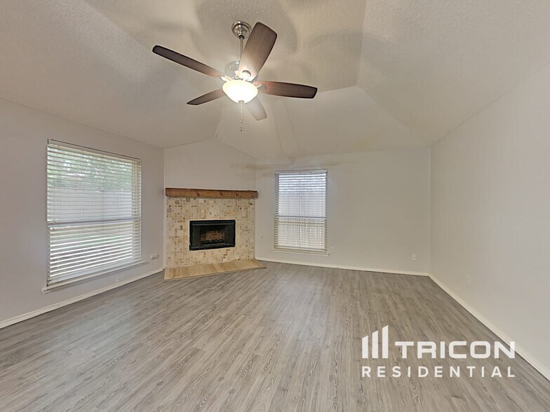 Building Photo - 7015 Escondido Dr