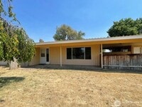Building Photo - 511 Castle Dr