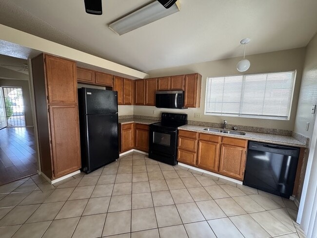 Building Photo - 7427 W Cherry Hills Dr