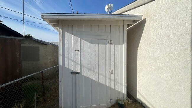 Building Photo - 2078 Del Rey Dr