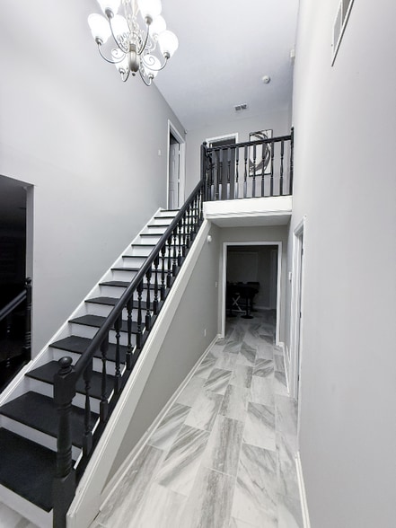 Building Photo - 1958 Bohemia Dr