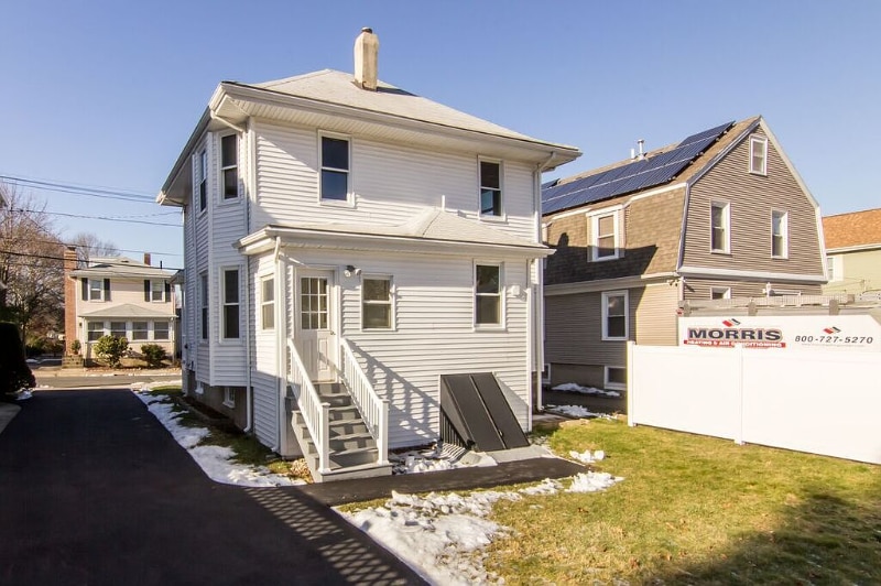 Building Photo - 10 Giles Ave