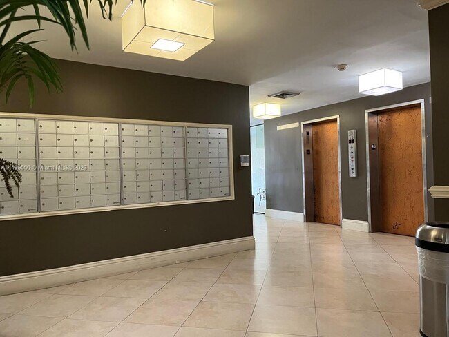 Building Photo - 13155 Ixora Ct