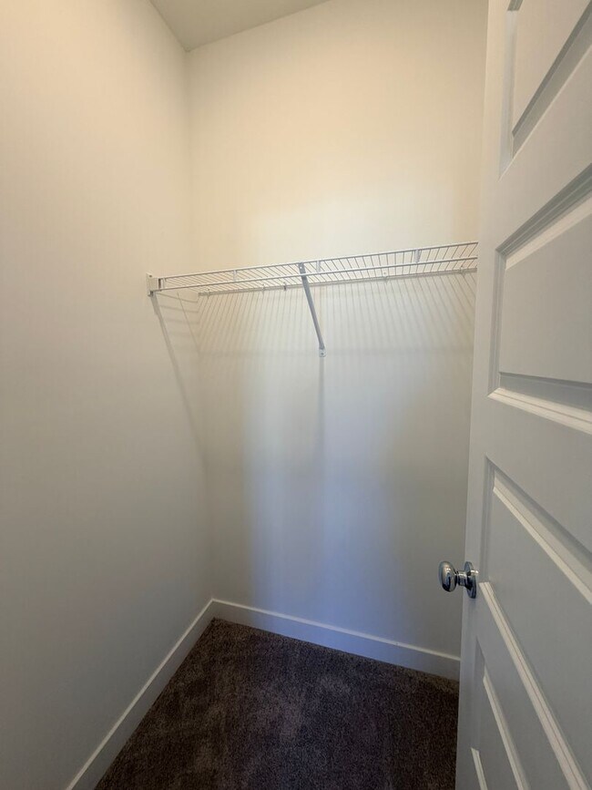 Building Photo - 936 Shadow Dr