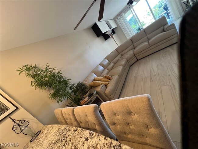 Building Photo - 11041 Gulf Reflections Drive