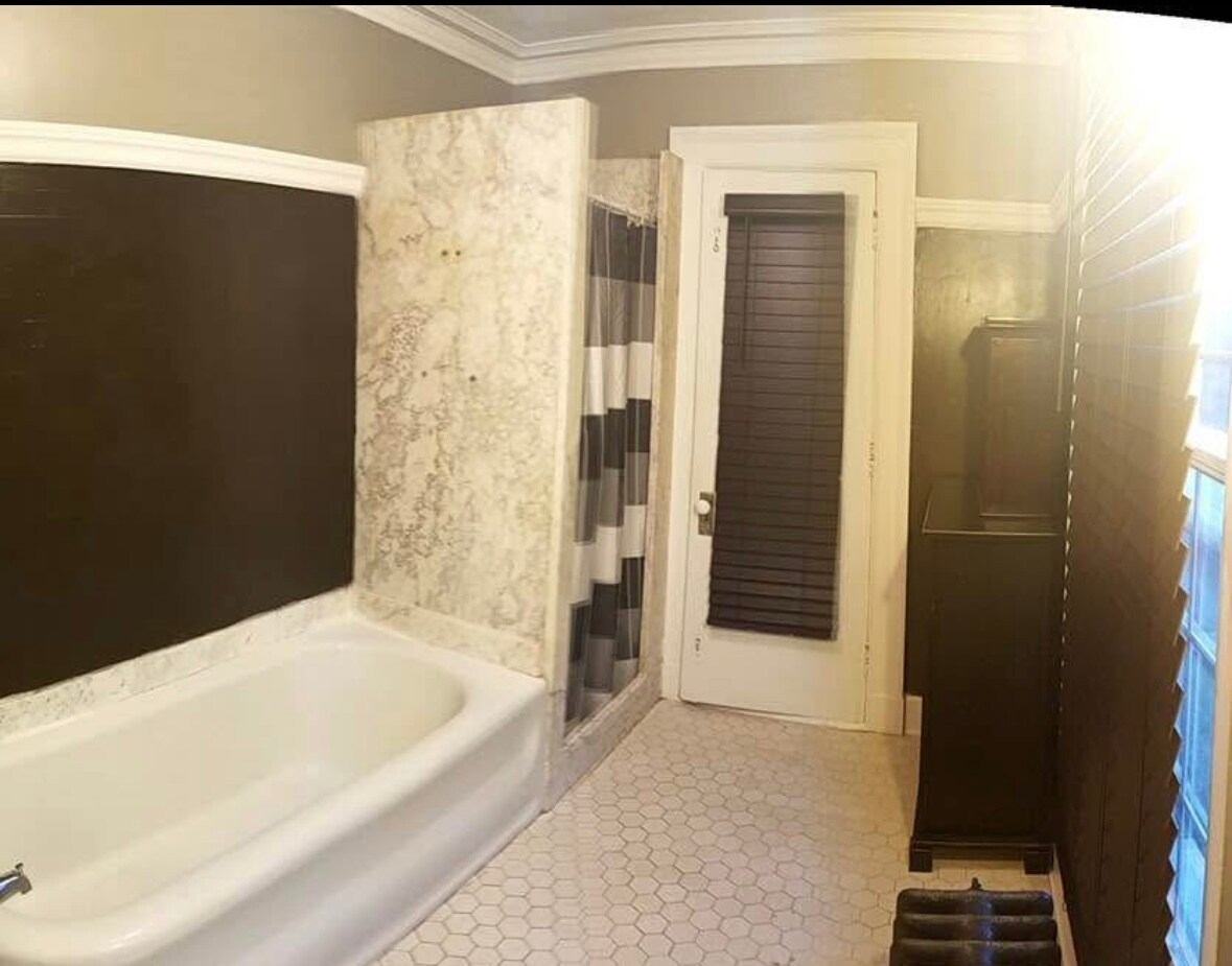 Bath - 169 Paddock St