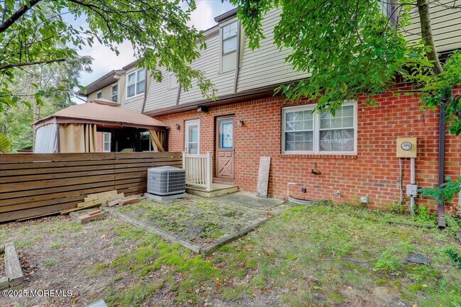 Building Photo - 604 Ezara Ct