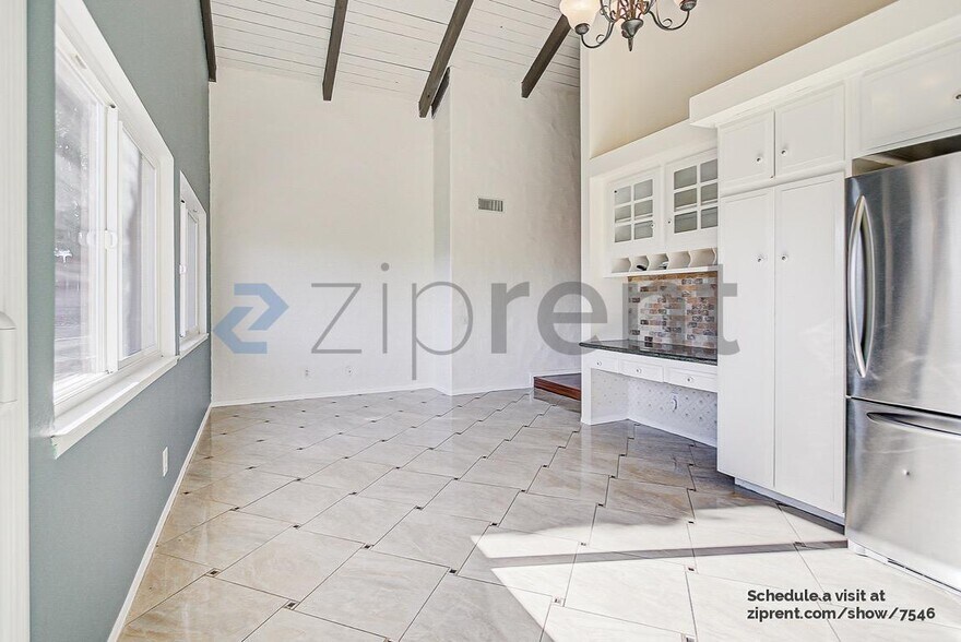 Building Photo - 770 Silver Cloud St