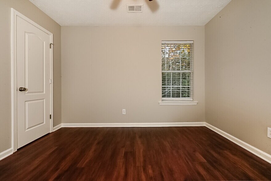 Building Photo - 370 Summer Hill Cir