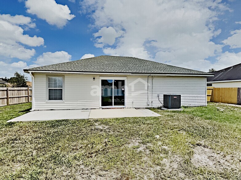 Building Photo - 3155 Olde Sutton Parke Dr