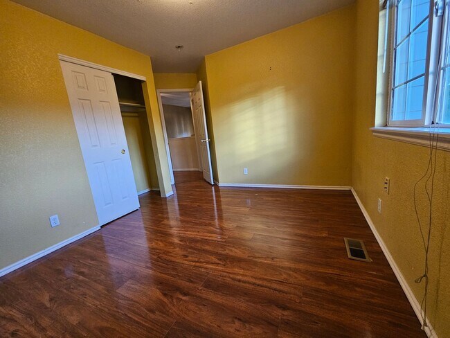 Building Photo - Fabulous 4 Bed Home Near Buckley Space Force Base