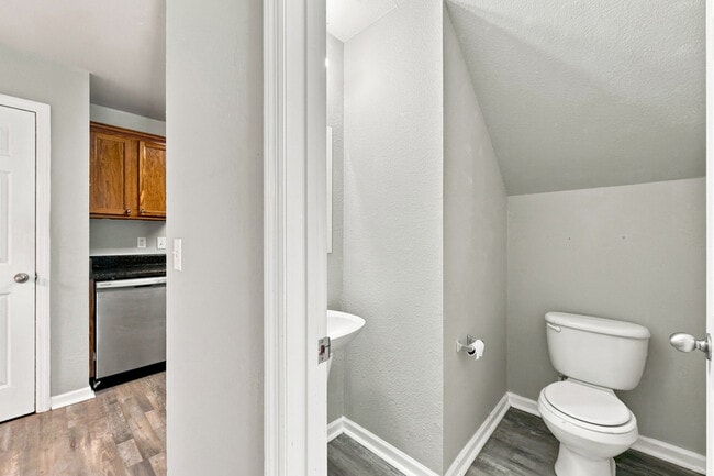 Building Photo - 8705 Mowbray Way
