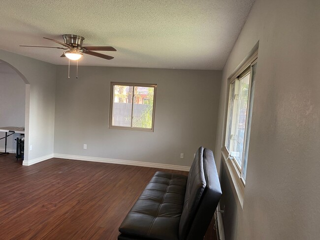 Building Photo - 3 bedroom home with large living room on a...