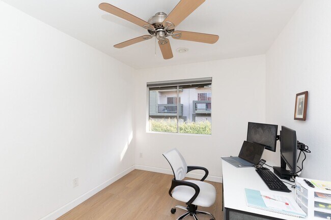 Building Photo - 3 Bedroom Townhome in the Gated College Park Community of San Diego