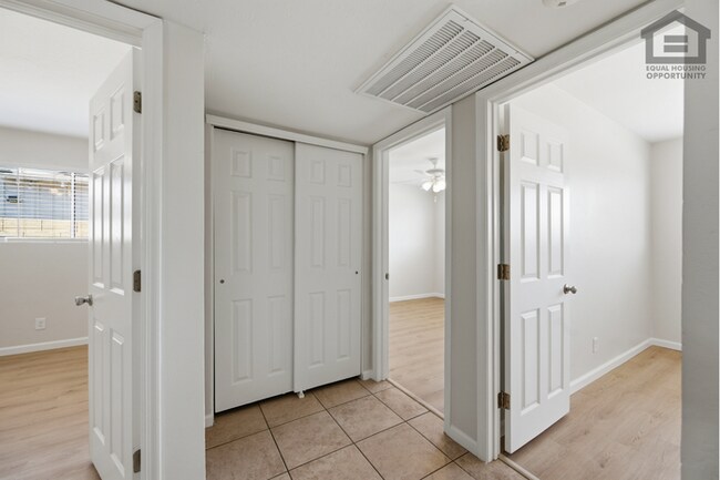 Building Photo - 4Bed/2Bath House at 35th Ave/Cactus! Ready for Immediate Move-In! -- NO HOA! FULLY REMODELED!