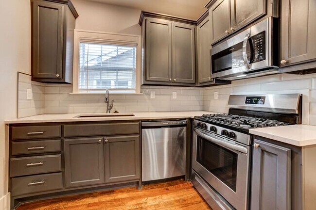 Building Photo - 3/2.5 Dream Home With Lots Of Charm