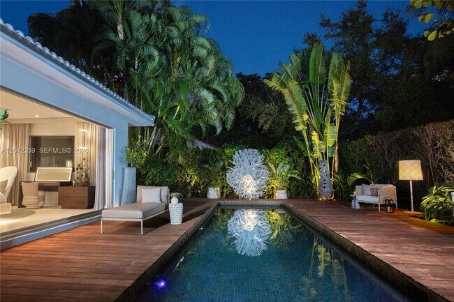 Building Photo - 2840 Flamingo Dr