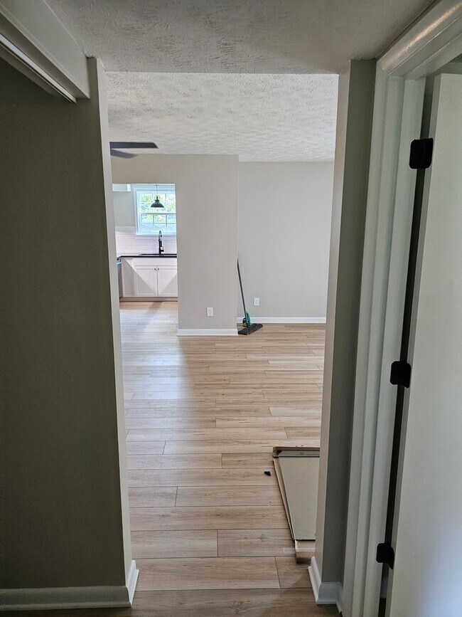 Building Photo - {MA3101}  COMPLETELY RENOVATED. Available ...