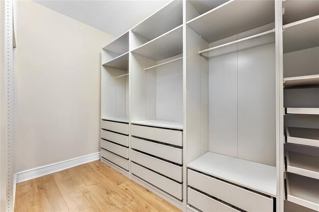 Building Photo - 9571 Eden Roc Ct
