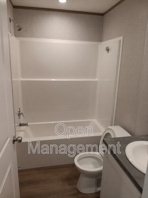 Building Photo - 16 English Village Park