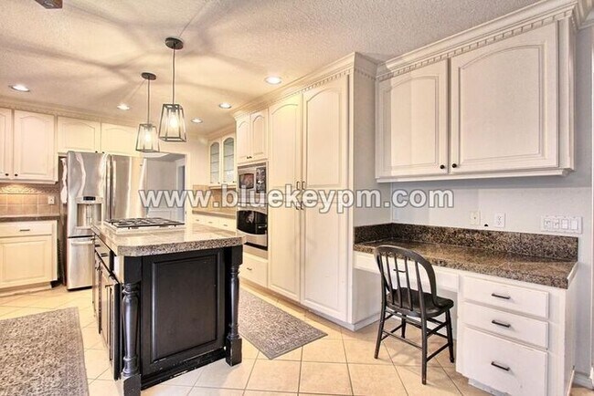 Building Photo - 5 Bed, 2.5 Baths Luxury Home in Murrayhill Near Cooper Mtn Parks