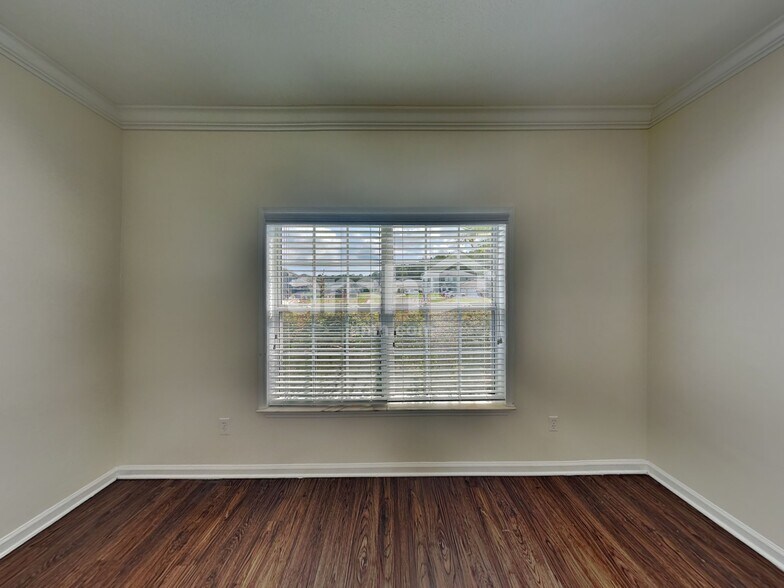 Building Photo - 1347 Ivyhedge Ave