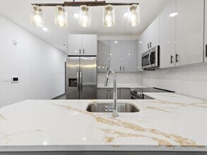 Building Photo - 531 32nd St