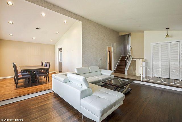 Building Photo - 614 Leamington Ave