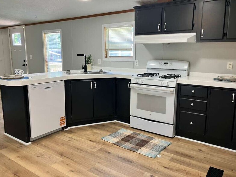 Building Photo - 44 Deerwood Park