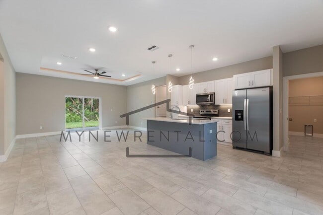 Building Photo - ONE MONTH FREE RENT! Modern, energy effici...