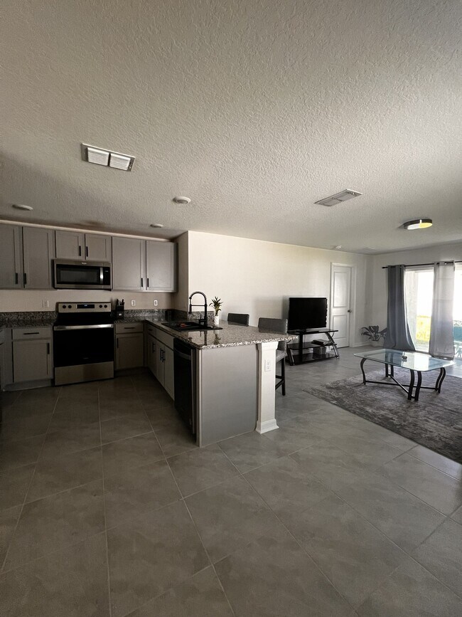Building Photo - 450 Sunlit Coral St