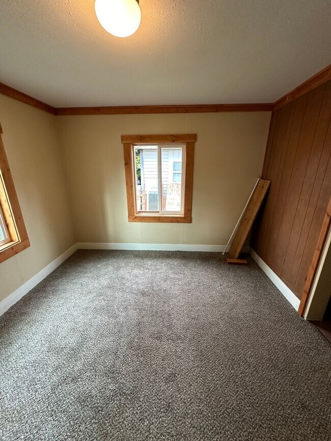 Building Photo - 2-bedroom 1 bath House