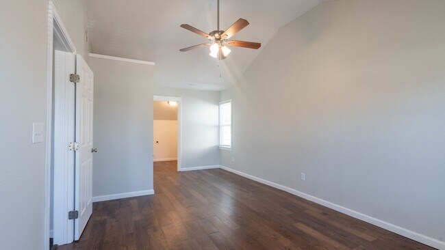 Building Photo - Beautifully remodeled 3/2 in West Tulsa - ...