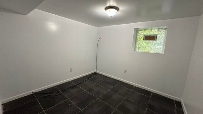 Building Photo - 5830 N Artesian Ave