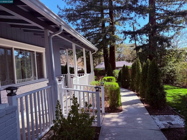 Building Photo - 143 Pulido Rd